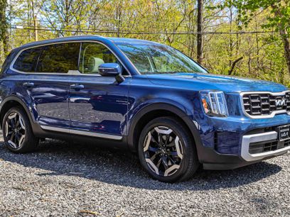 Used 2024 Kia Telluride S w/ S Sunroof Package