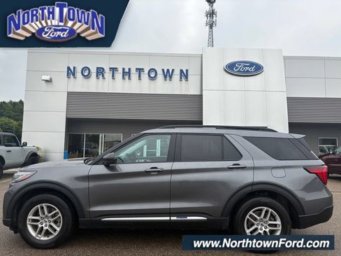Used 2025 Ford Explorer Active w/ Active Comfort Package RWD image 1