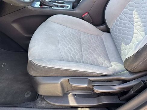 Used 2019 Chevrolet Equinox LS FWD image 19