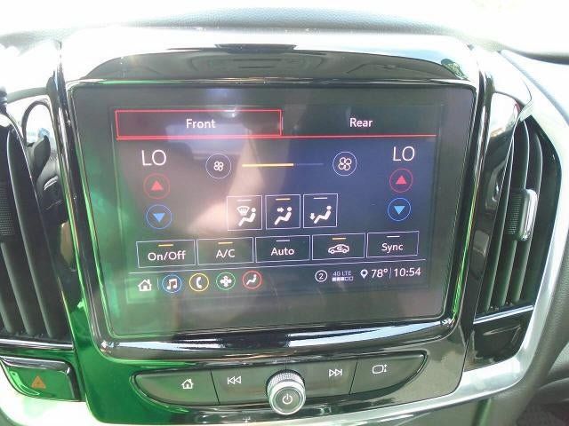 Used 2020 Chevrolet Traverse LT w/ Driver Confidence II Package AWD/4WD image 12