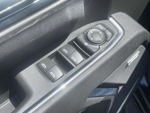 Used 2025 Chevrolet Silverado 1500 LT Trail Boss w/ Convenience Package II AWD/4WD image 17