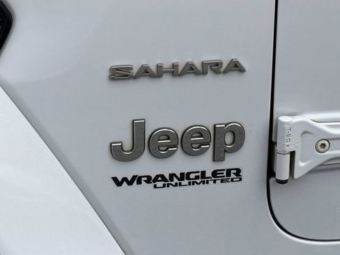 Used 2019 Jeep Wrangler Unlimited Sahara AWD/4WD image 39