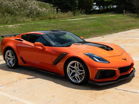Used 2019 Chevrolet Corvette ZR1 RWD image 17