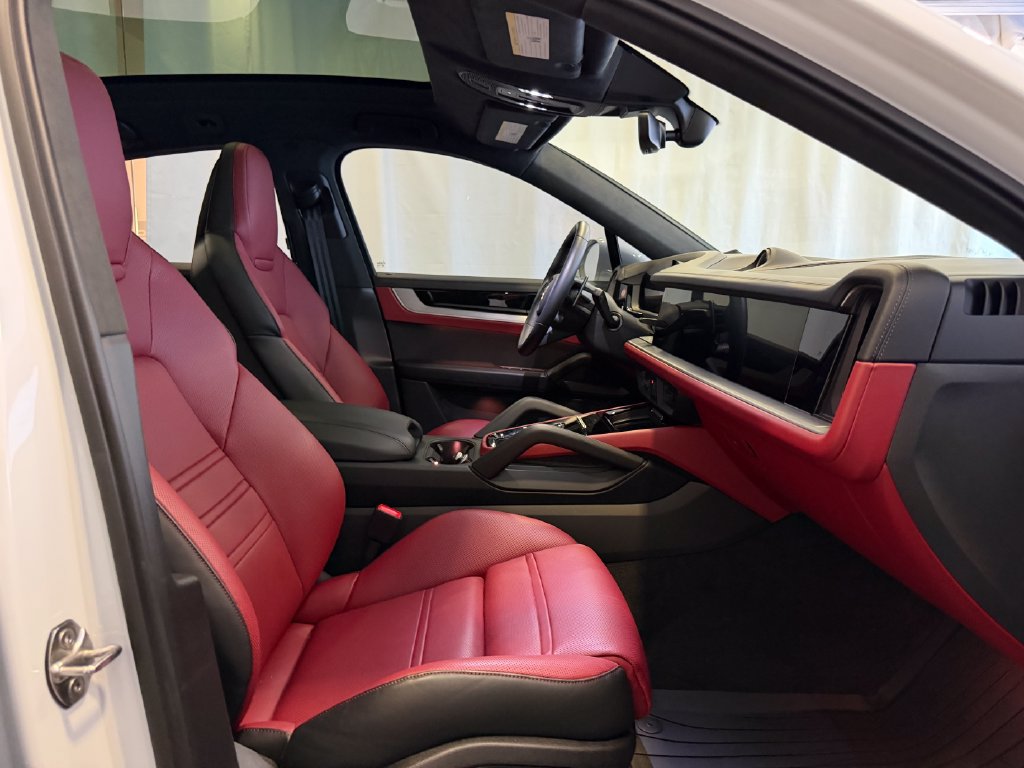 Used 2025 Porsche Cayenne GTS AWD/4WD image 16