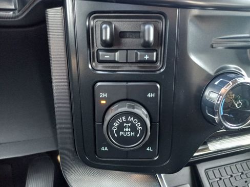 Used 2025 Ford F150 Platinum image 23