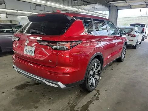 Used 2025 Mitsubishi Outlander SE AWD/4WD image 3