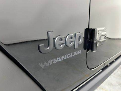Used 2022 Jeep Wrangler Sport AWD/4WD image 30