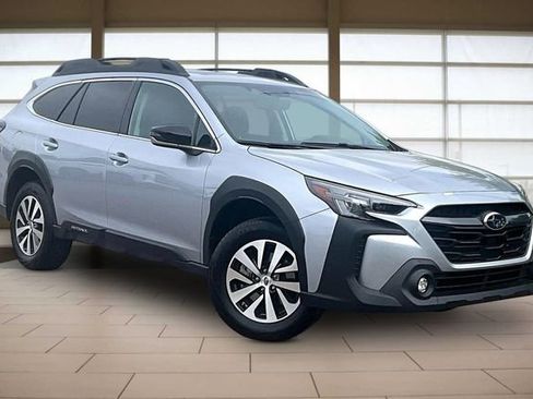 Used 2025 Subaru Outback Premium AWD/4WD image 12