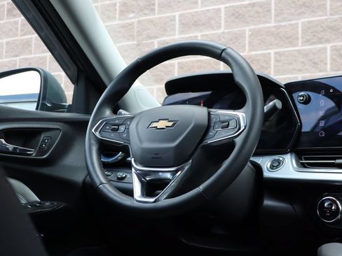 Used 2025 Chevrolet Trax LT w/ Driver Confidence Package FWD image 38