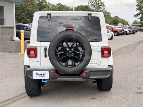 Used 2023 Jeep Wrangler Unlimited Sahara w/ Cold Weather Group AWD/4WD image 11