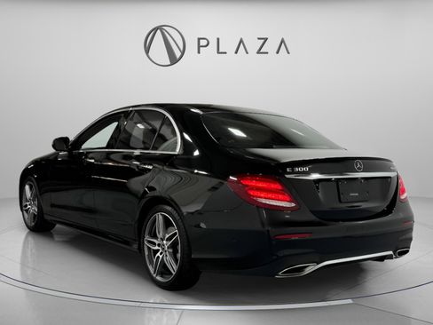 Used 2019 Mercedes-Benz E 300 4MATIC image 4