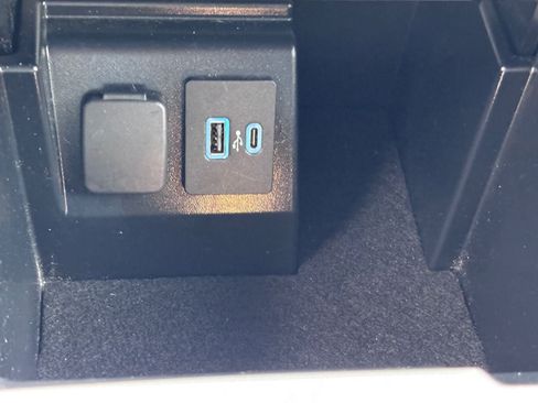 Used 2023 Ford Explorer XLT AWD/4WD image 32