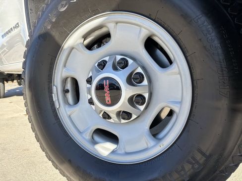 Used 2024 GMC Sierra 2500 Pro w/ Convenience Package image 11
