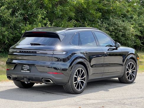 Certified 2025 Porsche Cayenne AWD/4WD image 8