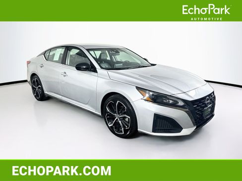 Used 2024 Nissan Altima 2.5 SR FWD image 1