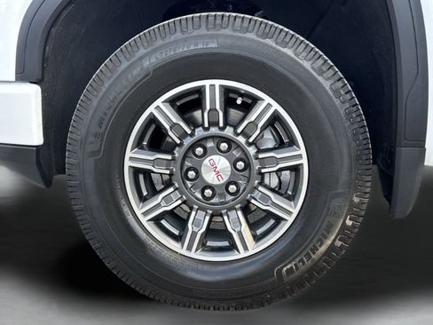 Used 2024 GMC Sierra 1500 AT4 w/ Technology Package image 34