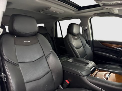 Used 2018 Cadillac Escalade Luxury AWD/4WD image 43