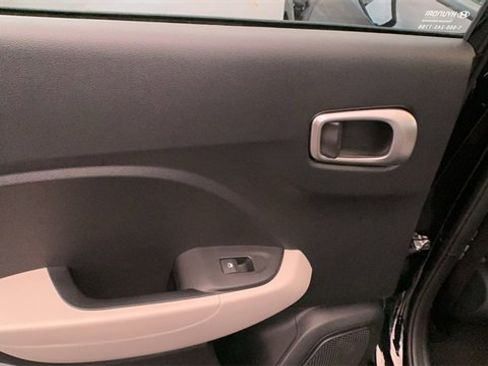 Certified 2025 Hyundai Venue SEL image 20