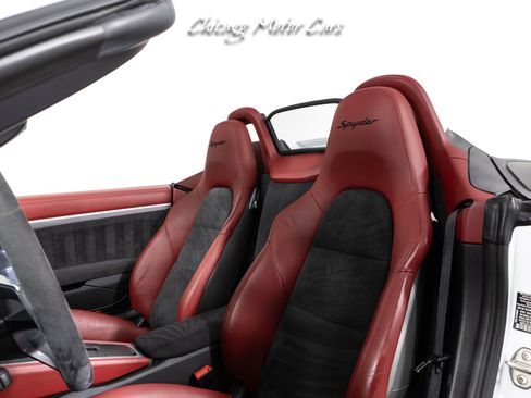 Used 2016 Porsche Boxster Spyder image 32