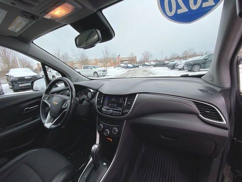 Used 2020 Chevrolet Trax LT w/ Sun & Sound Package image 28