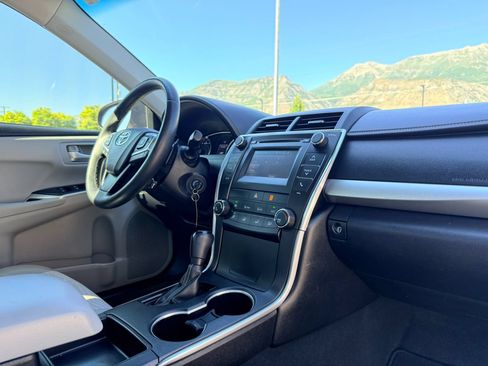 Used 2015 Toyota Camry SE FWD image 13