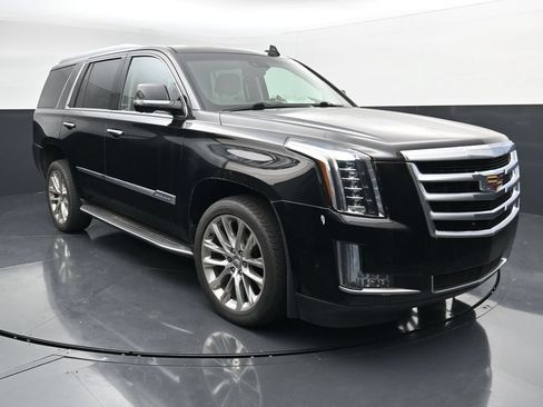 Used 2018 Cadillac Escalade Luxury AWD/4WD image 2