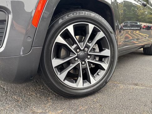 Used 2022 Jeep Grand Cherokee Overland w/ Luxury Tech Group IV image 2