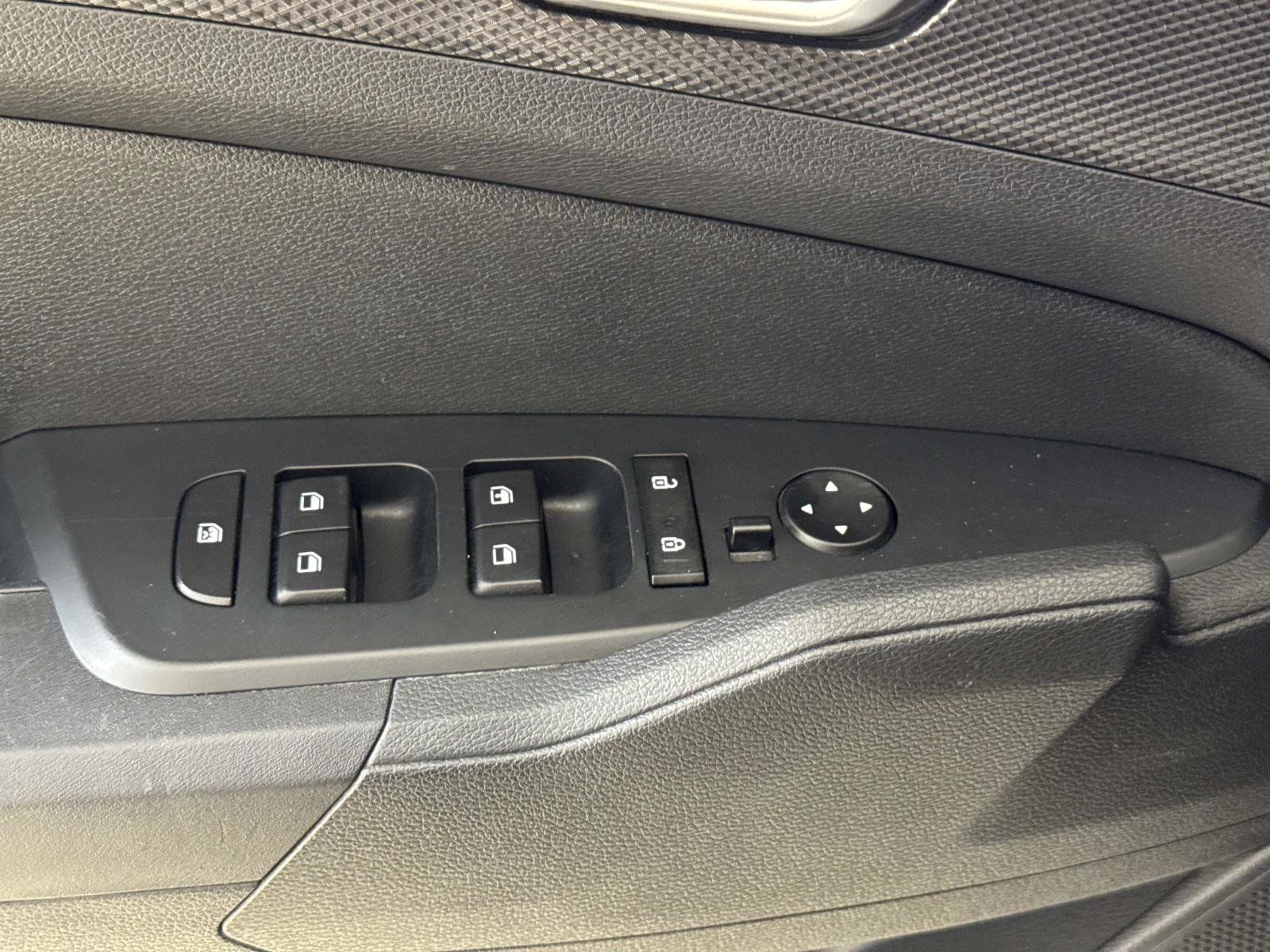 Used 2025 Kia Sportage LX FWD image 16