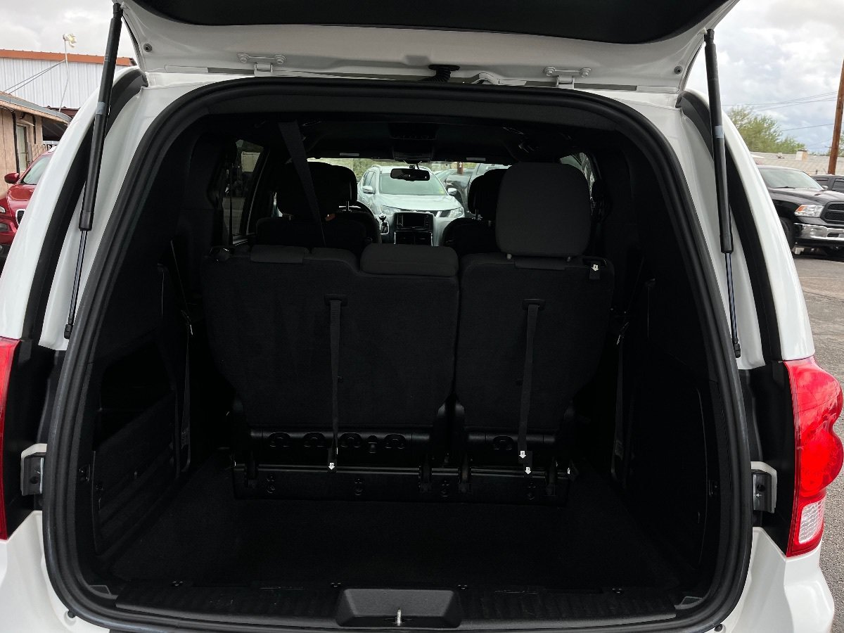 Used 2018 Dodge Grand Caravan SE FWD image 28