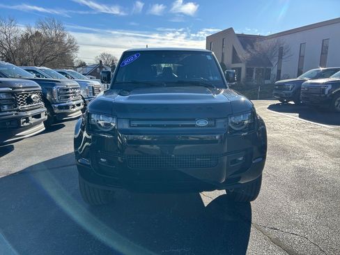 Used 2023 Land Rover Defender 130 X-Dynamic SE image 2