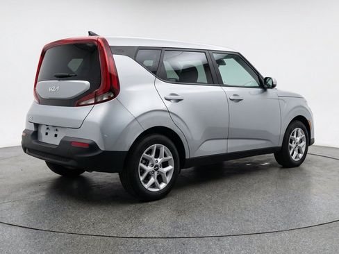 Used 2025 Kia Soul LX w/ LX Technology Package FWD image 9