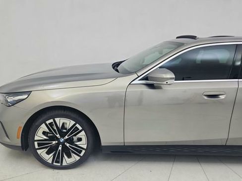 Used 2026 BMW 530i image 4