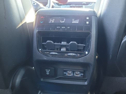 Used 2023 Jeep Grand Cherokee L Laredo image 18