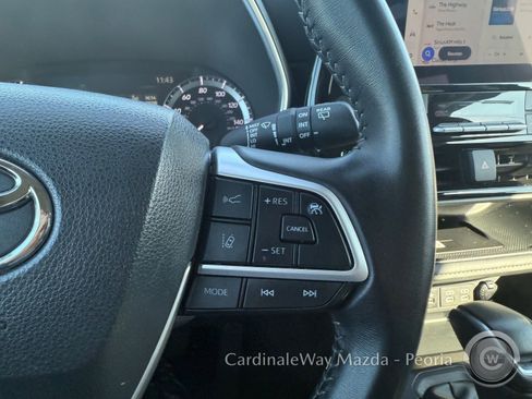 Used 2024 Toyota Highlander XLE image 29