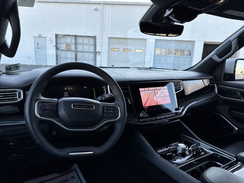 Used 2022 Jeep Wagoneer Series III w/ Convenience Group I image 10