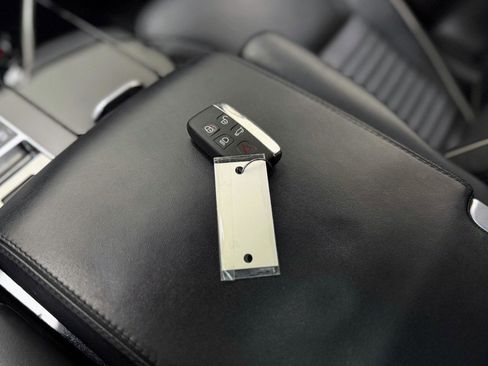 Used 2017 Land Rover Discovery HSE Luxury image 26