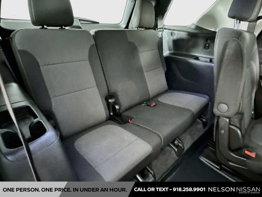 Used 2021 Chevrolet Traverse LT FWD image 26