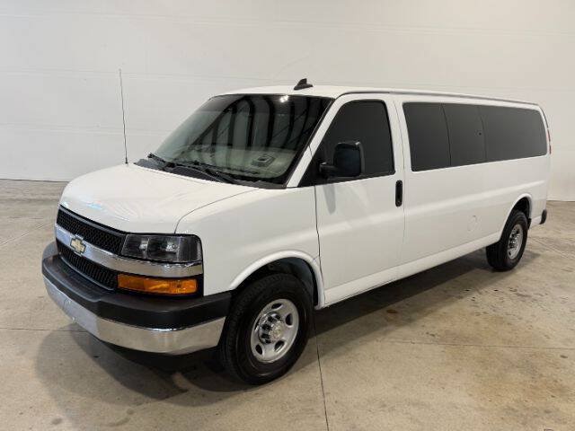Used 2021 Chevrolet Express 3500 LT w/ LT Preferred Equipment Group RWD image 2