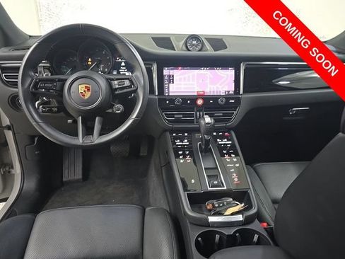 Used 2023 Porsche Macan AWD/4WD image 9
