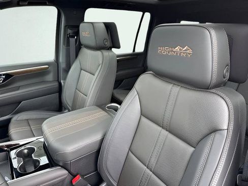 New 2026 Chevrolet Suburban High Country AWD/4WD image 14