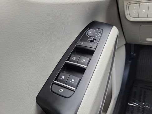 Used 2025 Kia Soul LX FWD image 13