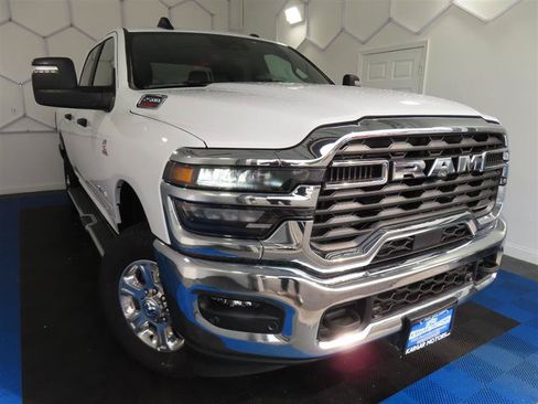Used 2025 RAM 2500 Big Horn AWD/4WD image 2