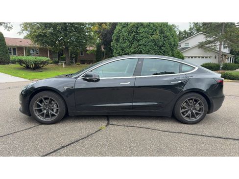 Used 2018 Tesla Model 3 Long Range RWD image 2