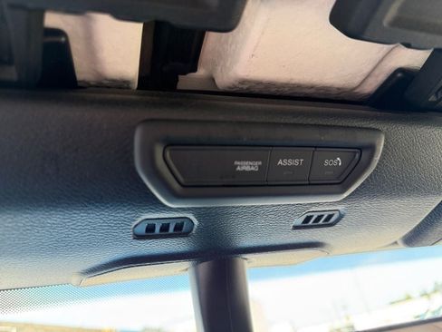 Used 2019 Jeep Wrangler Unlimited Sahara AWD/4WD image 32