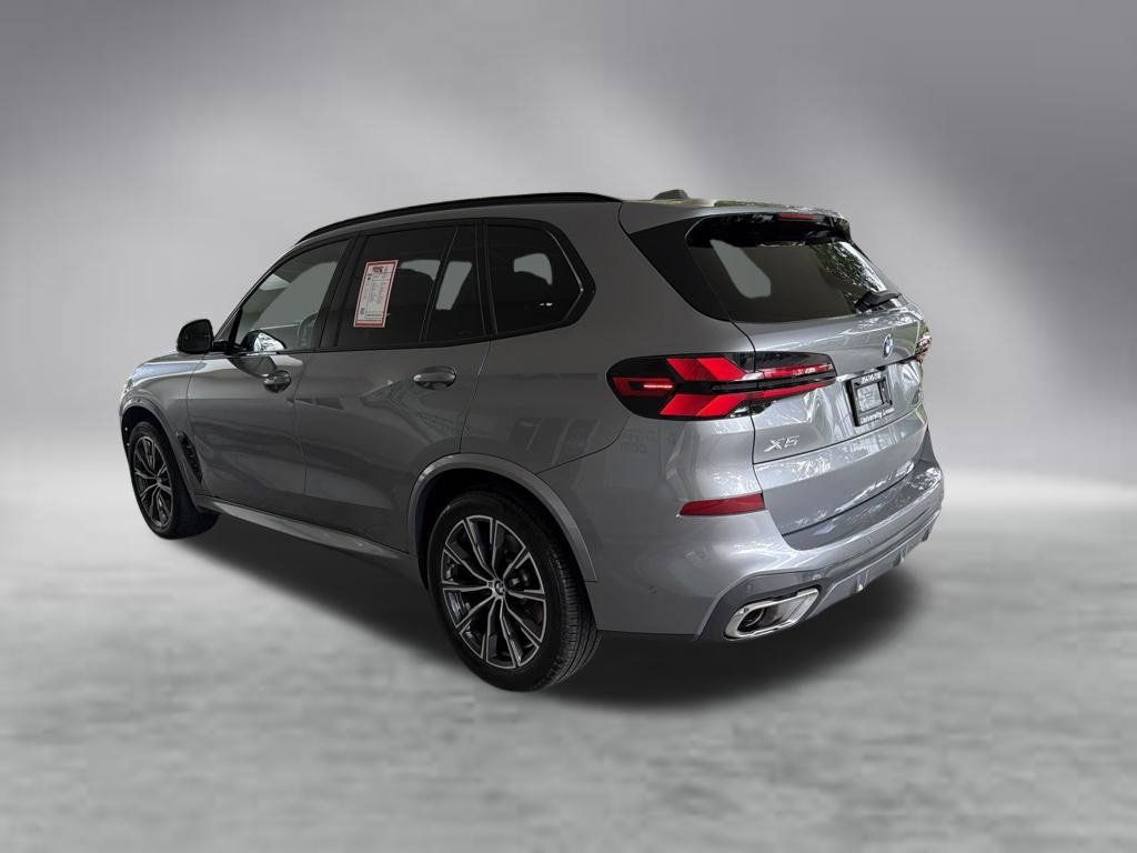 Used 2026 BMW X5 sDrive40i w/ M Sport Package RWD image 4