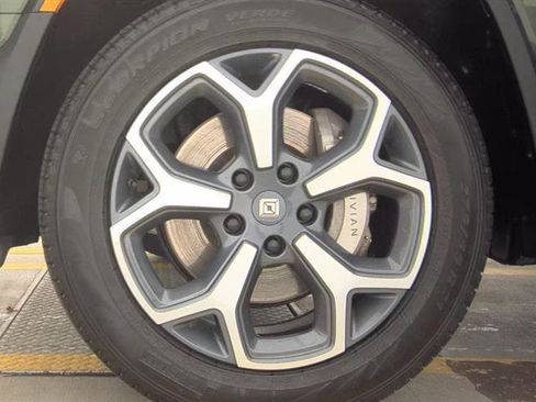 Used 2024 Rivian R1T Adventure image 16