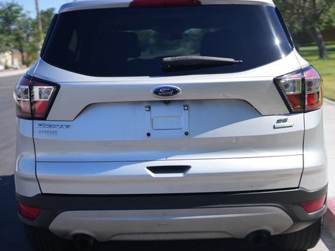 Used 2017 Ford Escape SE FWD image 9