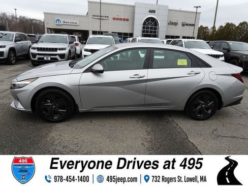 Used 2023 Hyundai Elantra SEL FWD image 2