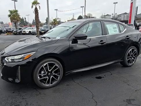 New 2025 Nissan Sentra SR image 4