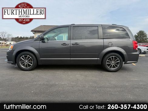 Used 2017 Dodge Grand Caravan SXT image 1